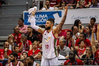 Vincent Poirier ha terminado desquiciado y su manera de borrarse ha sido el símbolo de la caía del Baskonia. (E. CASAS / ACB PHOTO)