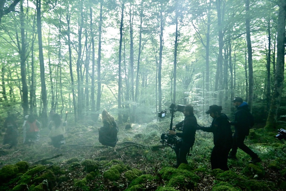 El rodaje ha visitado numerosos lugares, entre otros, los bosques de Urbasa. (GARA) El rodaje ha visitado numerosos lugares, entre otros, los bosques de Urbasa. (GARA)