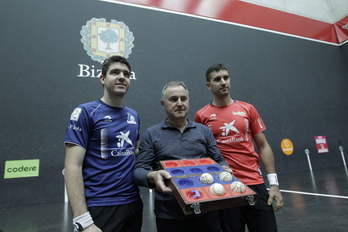 Bi finalistak gustura agertu dira saskian aurkitutakoarekin (Aritz LOIOLA/FOKU)