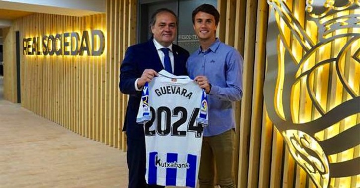 Aperribay eta Guevara, kontratua sinatu ostean (REAL SOCIEDAD)