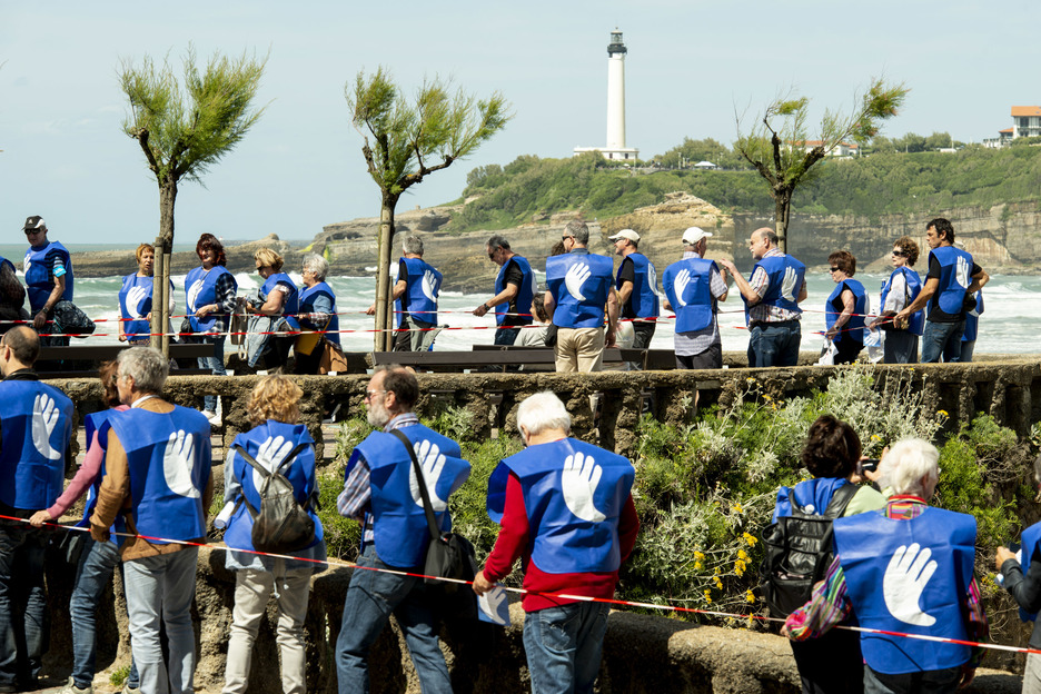 3000 personnes ont participé à la chaîne humaine ce 8 juin à Biarritz. © Guillaume Fauveau