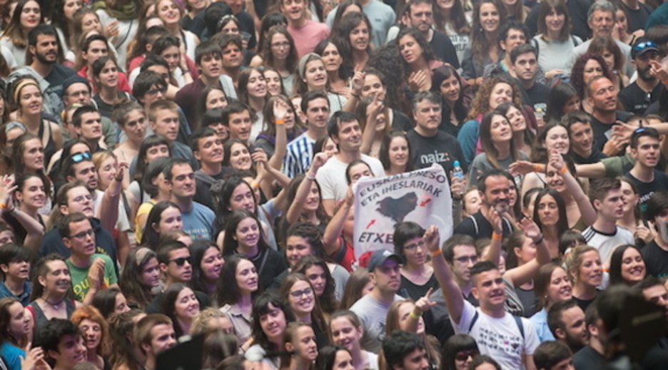 Plus de 10.000 personnes ont montré leur soutien à Gara. © Iñigo Uriz/Foku