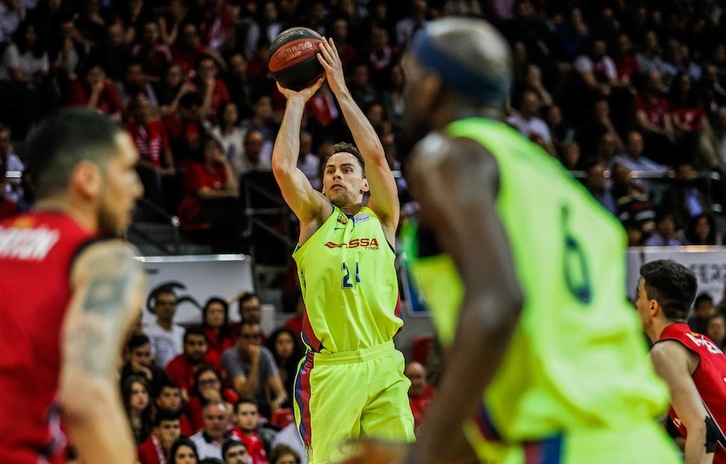 Con 27 puntos, 12 de ellos en el último cuarto, Kyle Kuric ha puesto la guinda a la clasificación del Barça. (E. CASAS / ACB PHOTO)