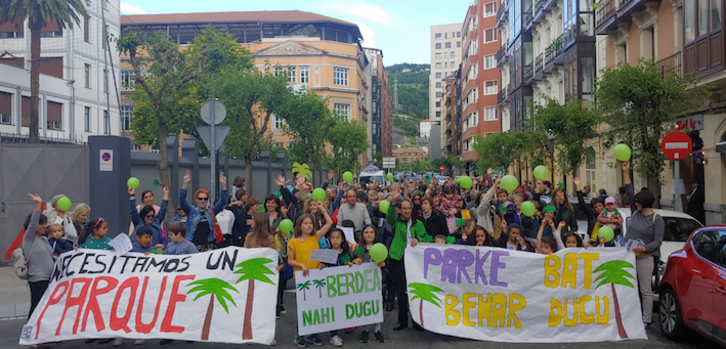Manifestación de AMPA del colegio Cervantes, alumnos y otras asociaciones. (@ampacervantes)