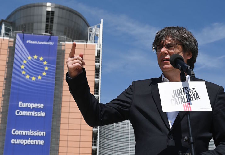 Rueda de prensa de Carles Puigdemont frente al Parlamento Europeo (Emmanuel DUNAND | AFP)