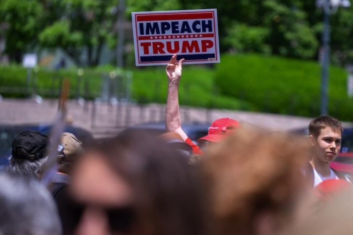Mientras Trump se prepara para arrancar su campaña, aumentan las voces que piden su «impeachment». (David DEE DELGADO / AFP)