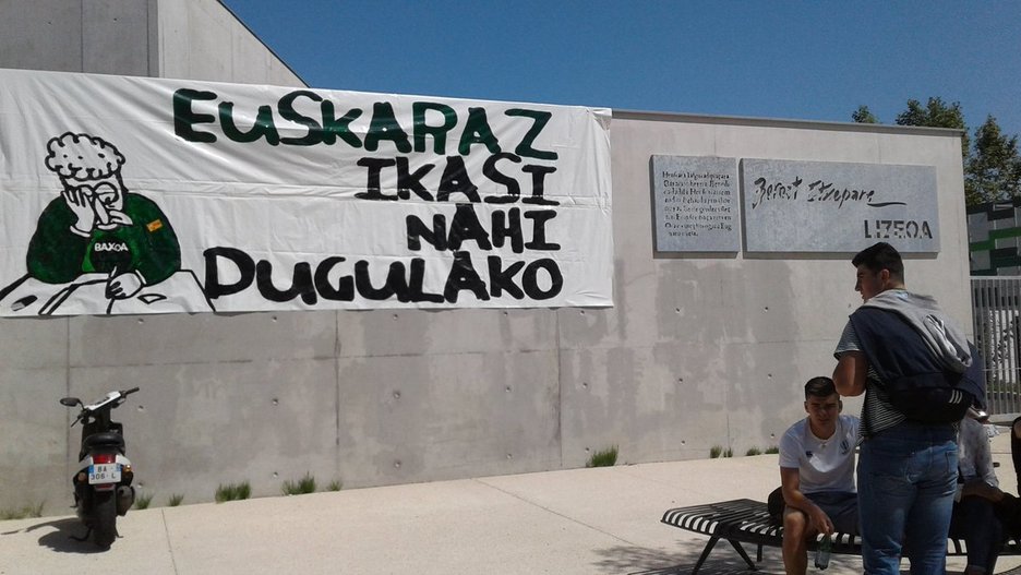 Baxoa Euskaraz, Baiona (Maite UBIRIA)