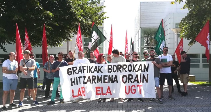 Concentración sindical ante la sede de Adegi en Donostia. (LAB sindikatua)