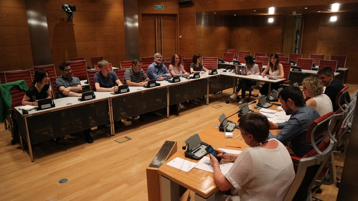 Imagen de la reunión del grupo del Senado «Esquerra Republicana-EH Bildu» (NAIZ)