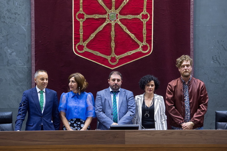 López de Munain, Ibáñez, Hualde, Jurío y Ramírez, los nuevos integrantes de la Mesa del Parlamento. (Iñigo URIZ/FOKU)