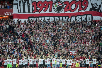 Jugadores del Athletic con ICHH en la despedida de Susaeta, Rico e Iturraspe. (Marisol RAMIREZ / FOKU)