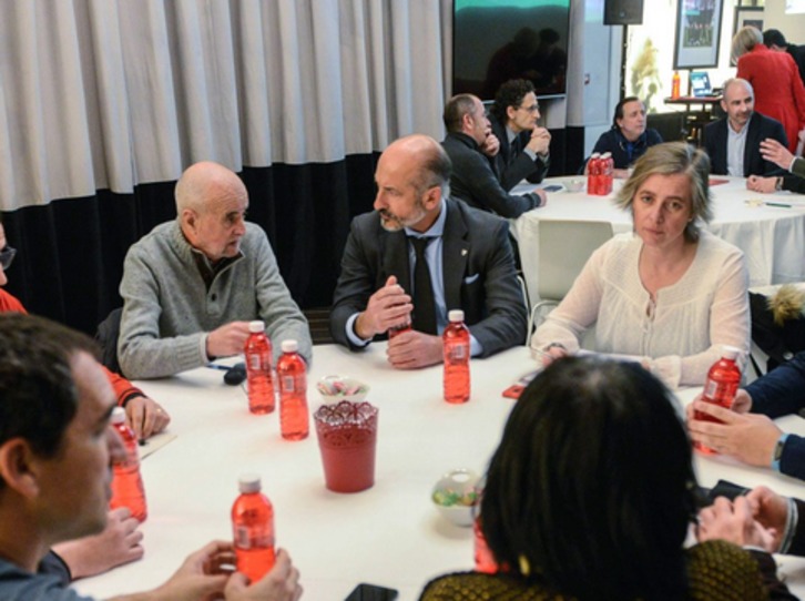 Elizegi en una de las jornadas de trabajo con socios y socias. (@AthleticClub)