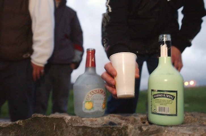 Un 85% de los adolescentes atendidos son consumidores de alcohol. (Gari GARAIALDE / FOKU)
