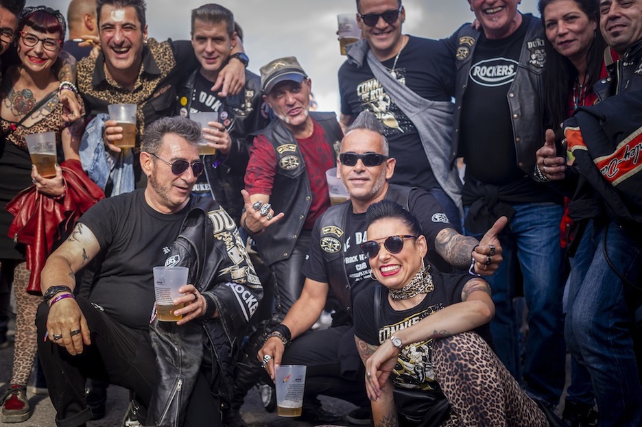 Rock jaialdirako prest, janzkera dotoreenak erakutsi zituzten hainbatek. (Jaizki FONTANEDA | FOKU)