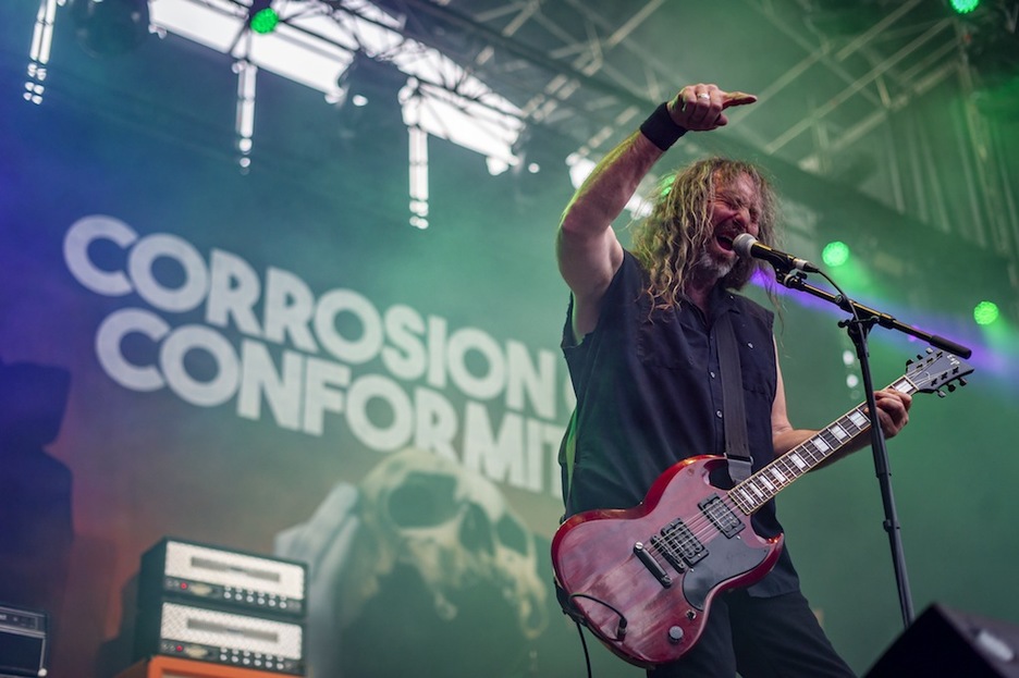 Larunbatean Corrosion of Conformity izan zen izar nagusienetakoa.  (Jaizki FONTANEDA | FOKU)