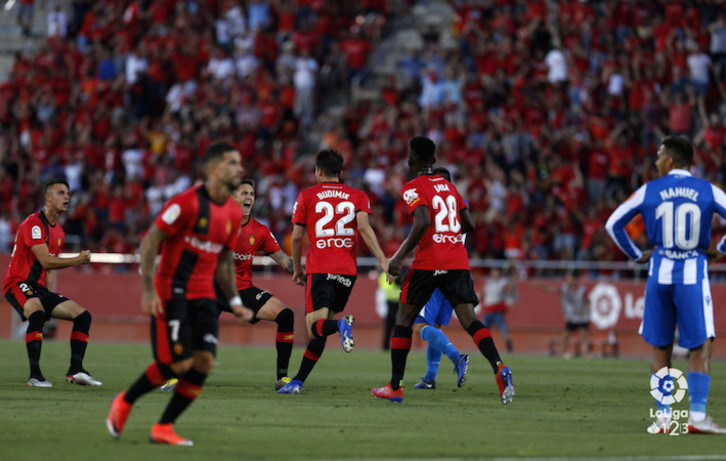 Los jugadores del Mallorca celebran el primer gol. (LALIGA)