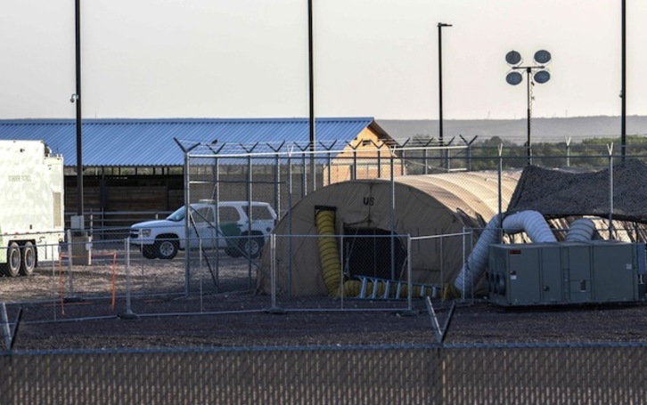 Imagen del centro de detención de Clint, en Texas. (Paul RATJE / AFP)