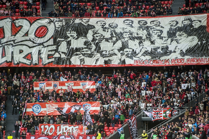 Pancarta de Iñigo Cabacas Herri Harmaila en San Mamés. (Marisol RAMIREZ / FOKU)