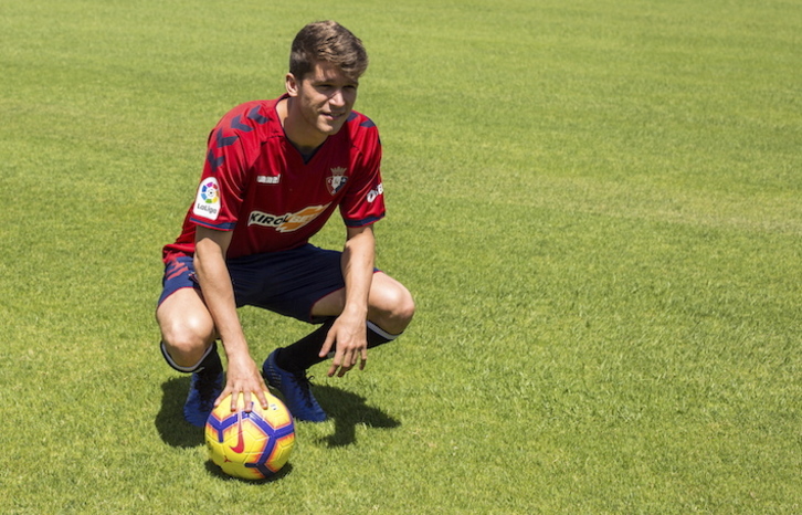 Cardona posa en las instalaciones de Tajonar. (Lander FERNÁNDEZ ARROYABE/FOKU)