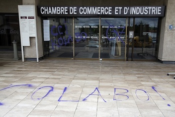 MIGeko egoitzan, Baionan, G7ren aurkako margoketak agertu ziren berriki. @Bob EDME