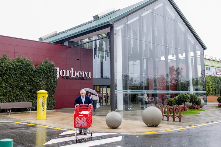 Entrada al centro comercial Garbera, en Donostia. (Juan Carlos RUIZ/FOKU) 