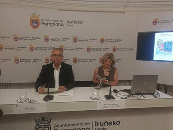 Enrique Maya y María García Barberena, en la presentación del programa sanferminero. (@MartxeloDiaz)