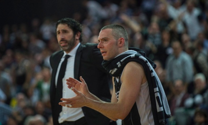 Salgado junto a Mumbrú en la final a cuatro en Miribilla. (Marisol RAMIREZ / FOKU)