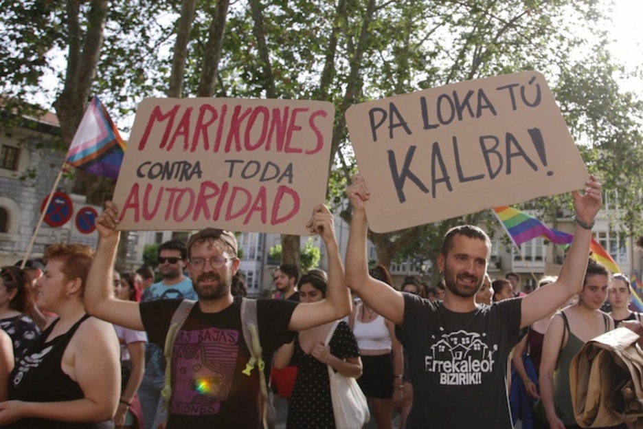 «Marikones contra toda autoridad» en Gasteiz. (Endika PORTILLO/FOKU)
