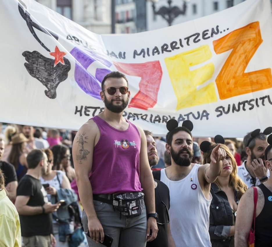 Reivindicaciones en contra del G7 en la manifestación del orgullo de Donostia. (Juan Carlos RUIZ/FOKU)
