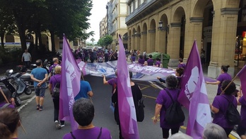 Marcha por los cuidados de las trabajadoras de residencias en Donostia. (@erresidentziak)