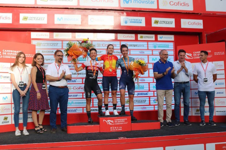 Oyarbide, enel centro del podio.