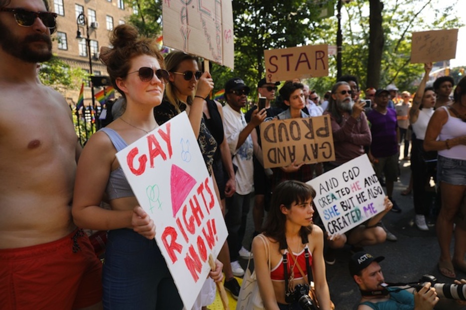 MIles de personas reclamaron derechos del colectivo LGTBIQ+. (Spencer Platt/AFP)