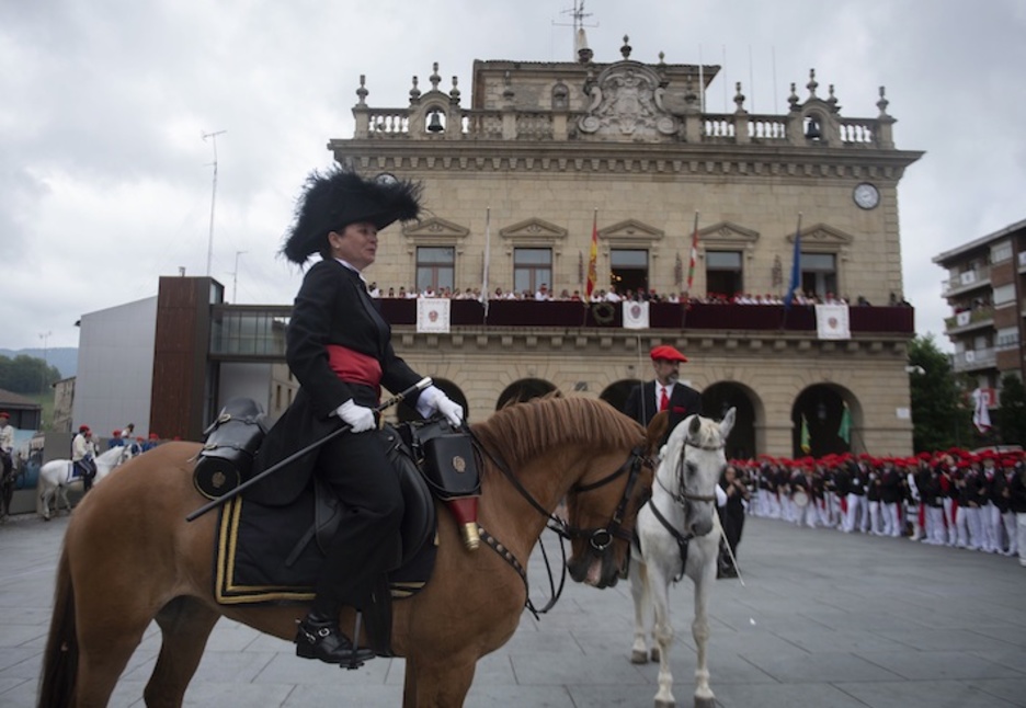 Jaiak berdintasunean bizitzeko eskubide aldarrikatu dute Irungo herritarrek. (Jon URBE/FOKU)