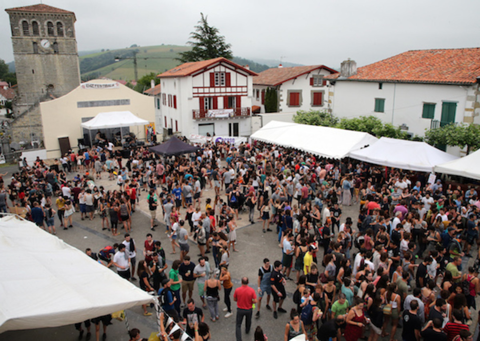Le village d’Irissarry a accueilli le nouveau format de festival EHZ. ©Bob EDME