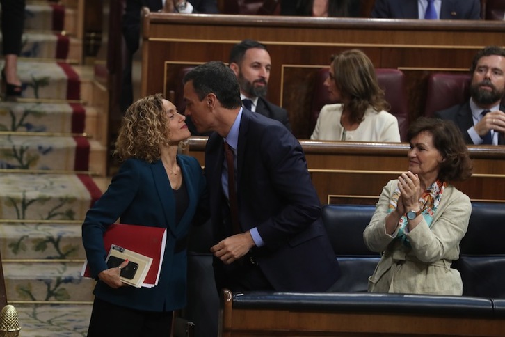 Batet y Sánchez se saludan en el Congreso. (J. DANAE | FOKU)