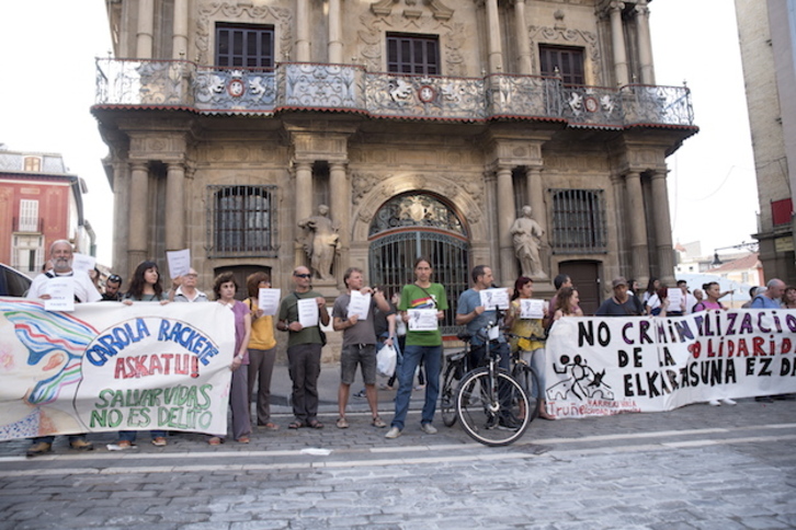 Concentración en Iruñea en apoyo a Carola Rockete. (Iñigo URIZ / FOKU)