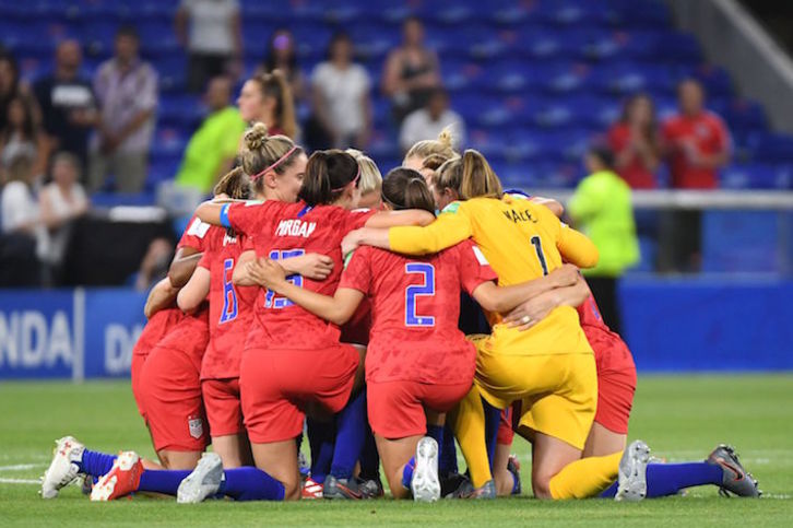 Celebración de las jugadoras de Estados Unidos. (Jean Pierre CLATOT/AFP)