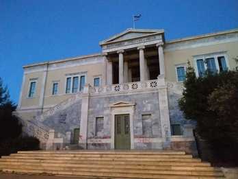 Eskola politeknikora ere hurbildu dira euskal brigadistak. (Askapena)