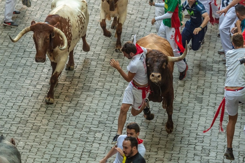 La misma cogida, vista desde el balcón de entrada al callejón. (Lander F. ARROYABE | FOKU) La misma cogida, vista desde el balcón de entrada al callejón. (Lander F. ARROYABE | FOKU)