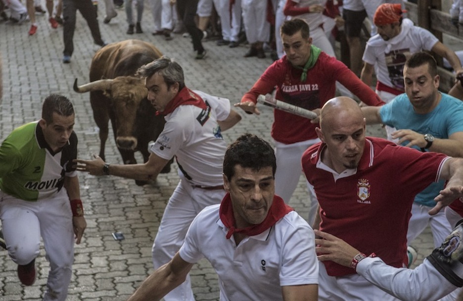 Esta foto del día 11 muestra el pavor que suscita la llegada de los toros. (Jagoba MANTEROLA | FOKU) Esta foto del día 11 muestra el pavor que suscita la llegada de los toros. (Jagoba MANTEROLA | FOKU)