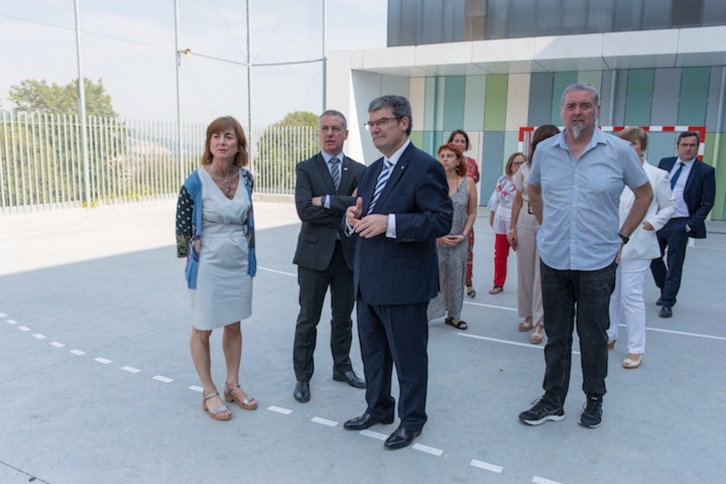 Responsables institucionales han visitado las infraestructuras educativas. (IREKIA)