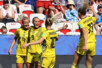 Asllani, recuperada del golpe que sufrió el miércoles, ha abierto el marcador a los diez minutos. Valery HACHE/AFP PHOTO