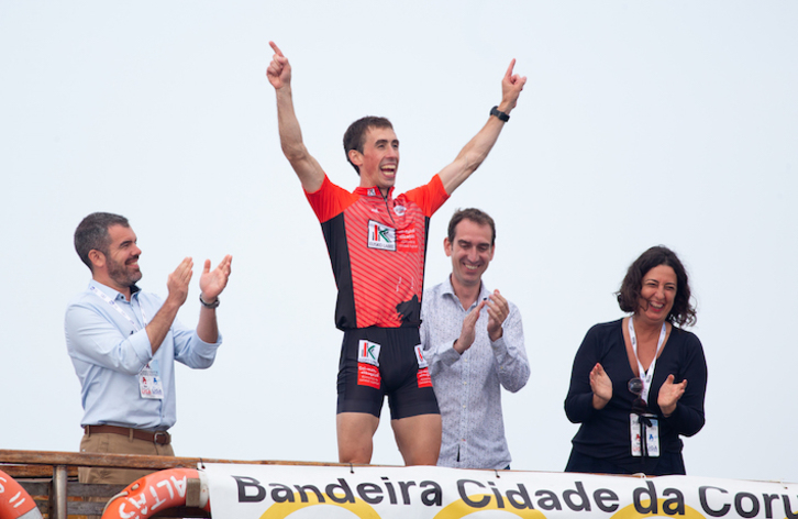 Orioko patroia saria jasotzen. (Eusko Label Liga)