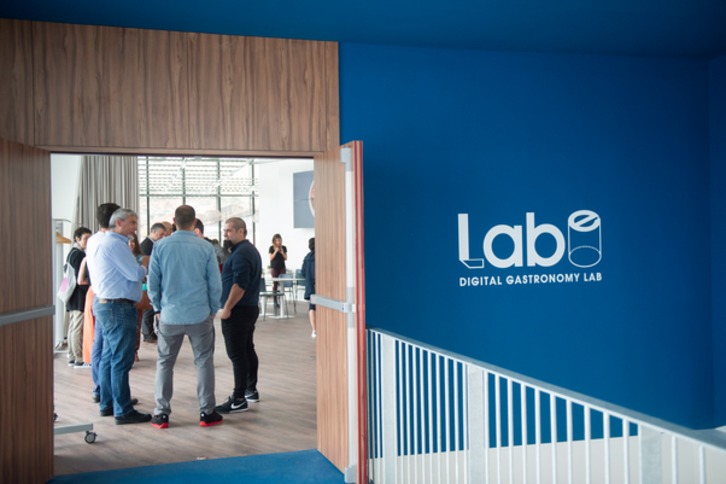 Entrada principal del espacio gastronómico. (Gorka RUBIO | FOKU)