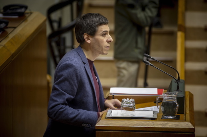 El parlamentario de Elkarrekin Podemos Jon Hernández. (Jaizki FONTANEDA/FOKU)
