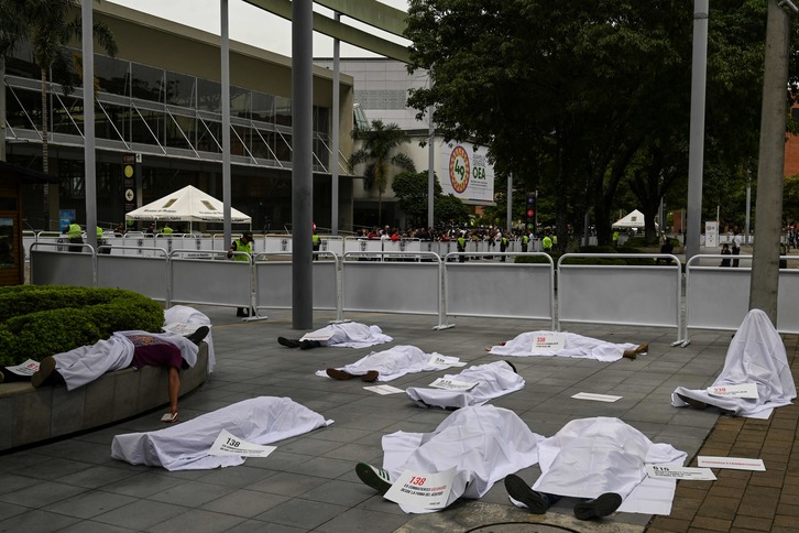 Protesta contra la muerte de activistas colombianos en Antioquía.(Joaquín SARMIENTO/AFP)