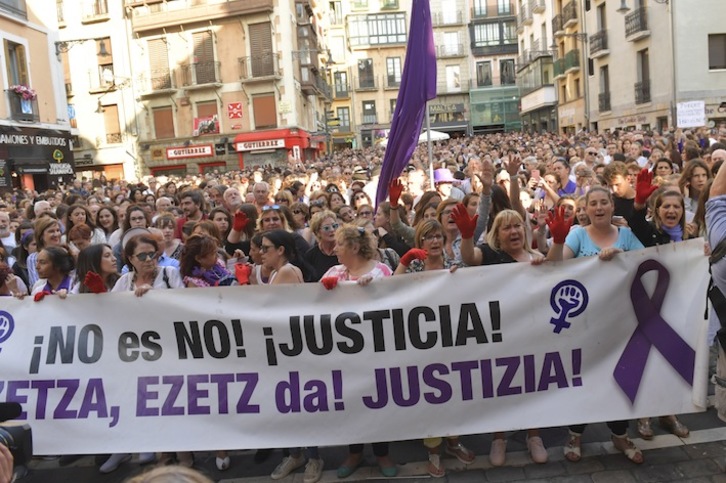 Manifestación en Iruñea en junio del año pasado, en protesta por la puesta en libertad de los cinco miembros de «la manada». (Idoia ZABALETA/FOKU)
