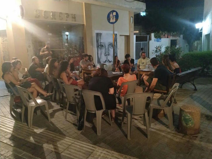 Euskal Herriko borrokaren historia eta gaur egungo egoera azaldu zuten brigadistek Grezian.