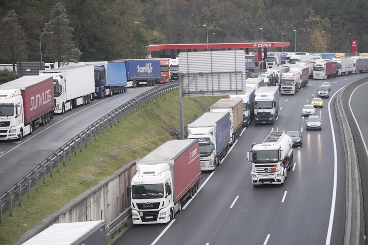 El sector del transporte es uno de los más afectados por el precio de la energía. (Juan Carlos RUIZ | FOKU)