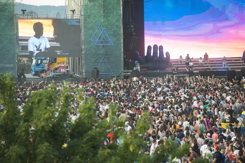 Miles de persoans se han reunido en Kobetamendi. (Monika DEL VALLE / FOKU) Miles de persoans se han reunido en Kobetamendi. (Monika DEL VALLE / FOKU)